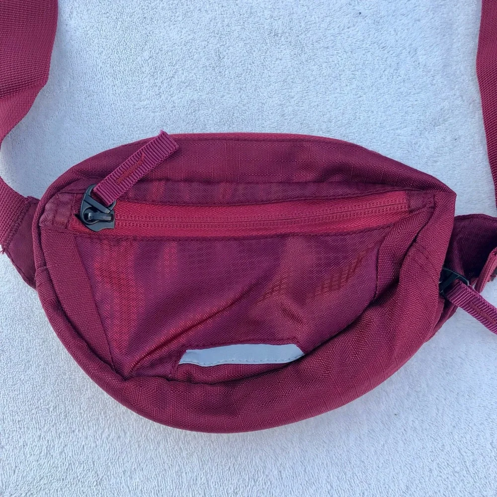 Quest Small Recreational Waist Bag Reflective Strip Adjustable Strap Running